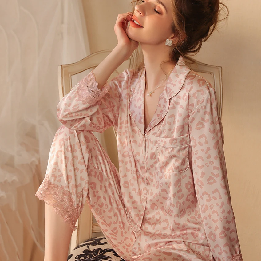 

Sexy Leopard 2PCS Women Pajamas Suit Long Sleeve Homewear Spring New Satin Lace Patchwork Pyjamas Pour Female Sleep Set