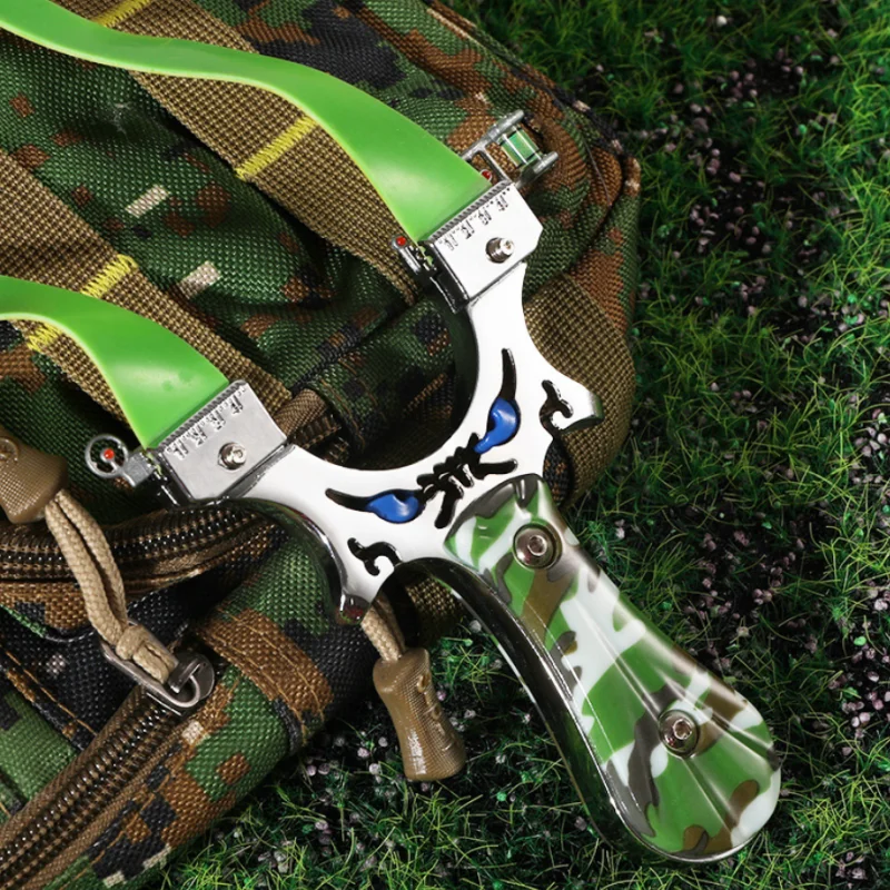 

Professional Alloy Slingshot Equipped with Level Gauge High Precise Camouflage Slingshot Catapult for Hunting and Shooting