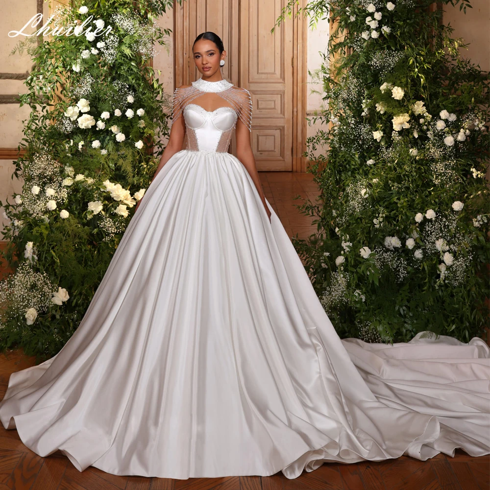 Атласные свадебные платья а-силуэта без бретелек с бисером