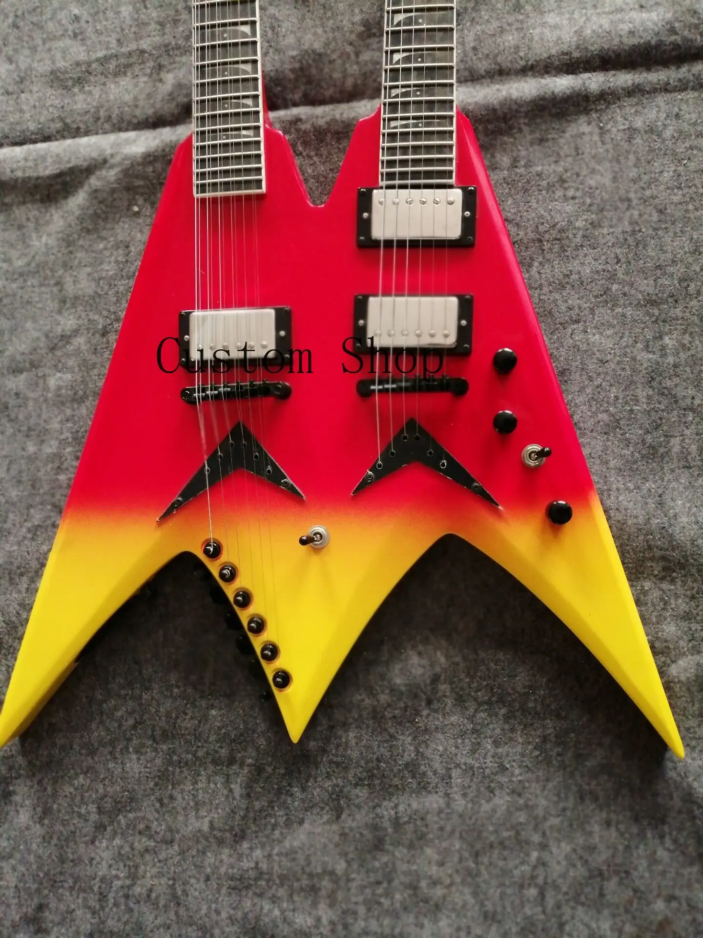 

Custom USA Debuts Dave Mustaine Double Neck 6 Strings + 6 Strings Electric Guitar Black Hardware, 9V Battery Box
