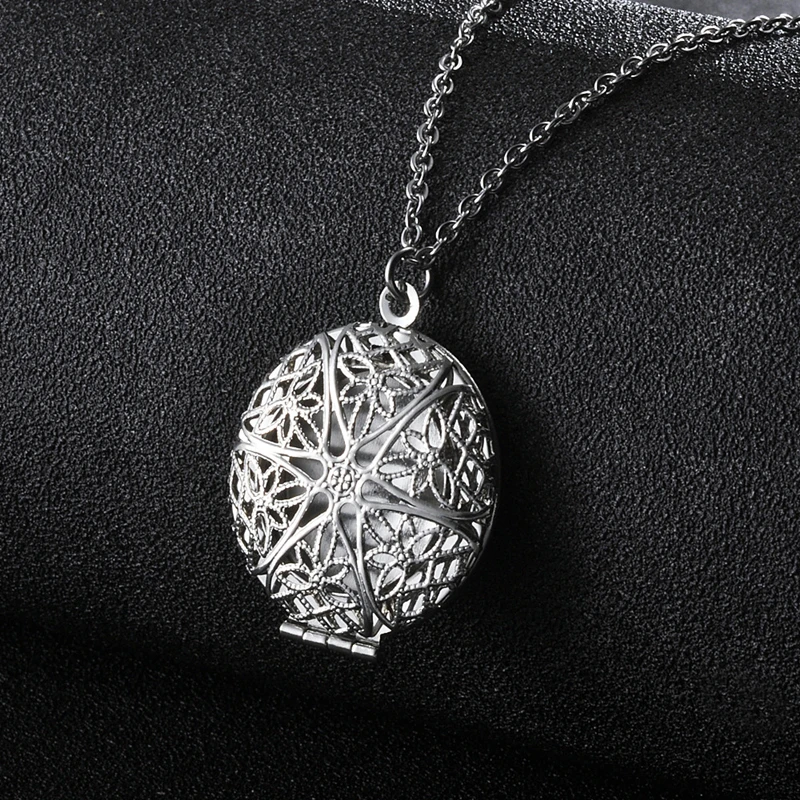 

New Hot Selling Fashion Trend Jewelry Photo Frame Pendant Round Single-sided Hollow Photo Frame Pendant Necklace