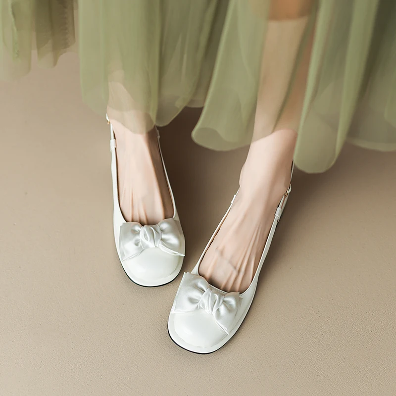 

Туфли-лодочки большого размера с бантом на толстом каблуке