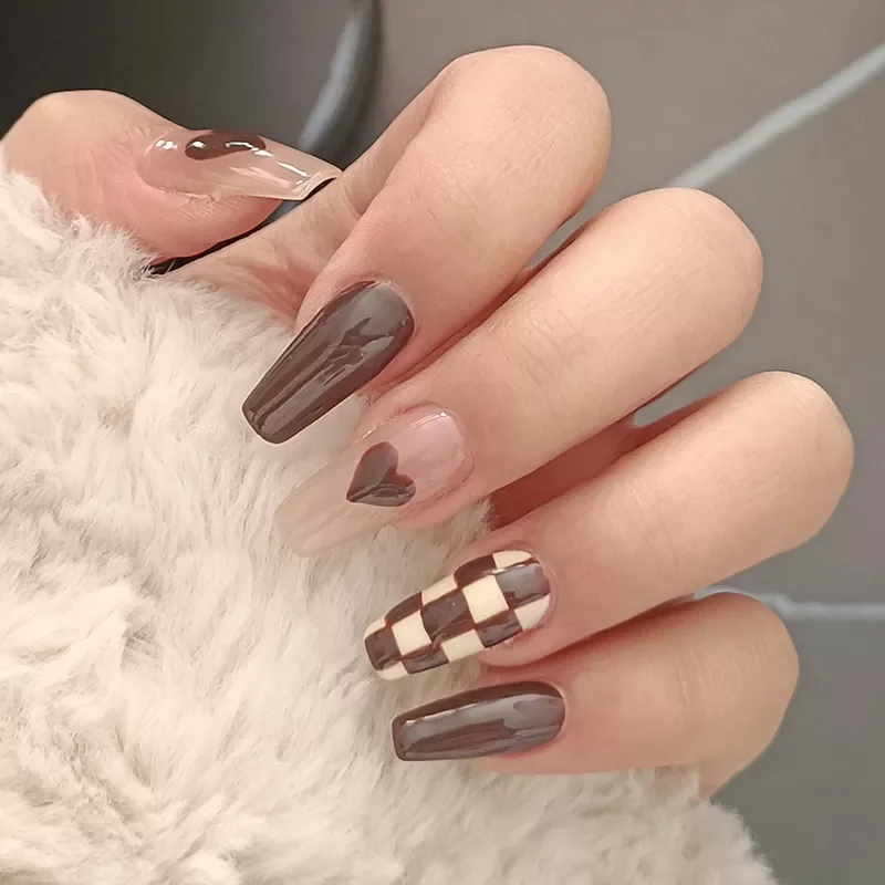 

Coffee Color With Grids Heart Designs False Nail Full Cover Fake Nails with Glue Detachable Wearable Manicure Nail Tips