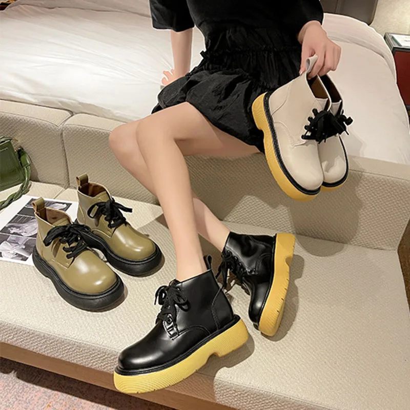 

Platform Boots Women Vintage British Style Round Toe Lace-up Ankle Boots Ladies Streetwear Cool Motorcycles Boots Botas de mujer