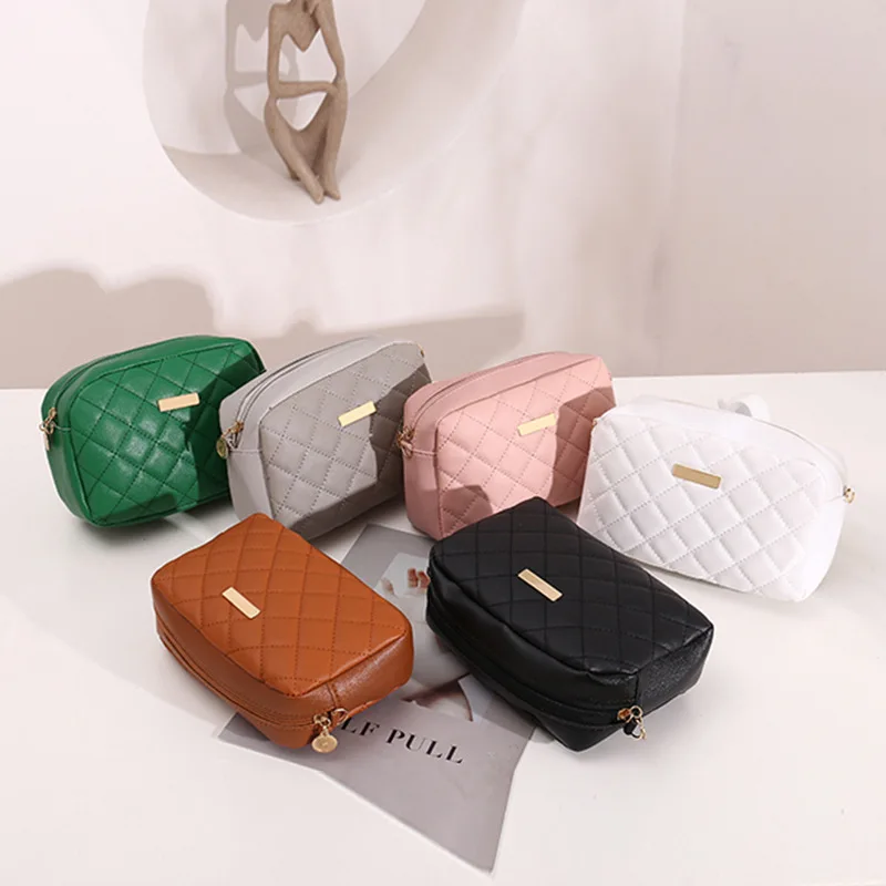 

Новинка 2022, сумка-мессенджер для женщин, трендовая Женская сумка через плечо с вышивкой для камеры, модная женская сумка через плечо с цепоч...