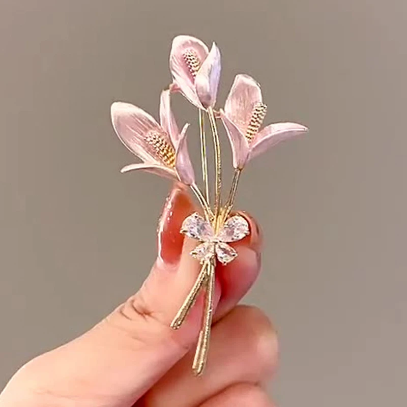

Женская эмалированная брошь в виде цветка лилии, 1 шт.