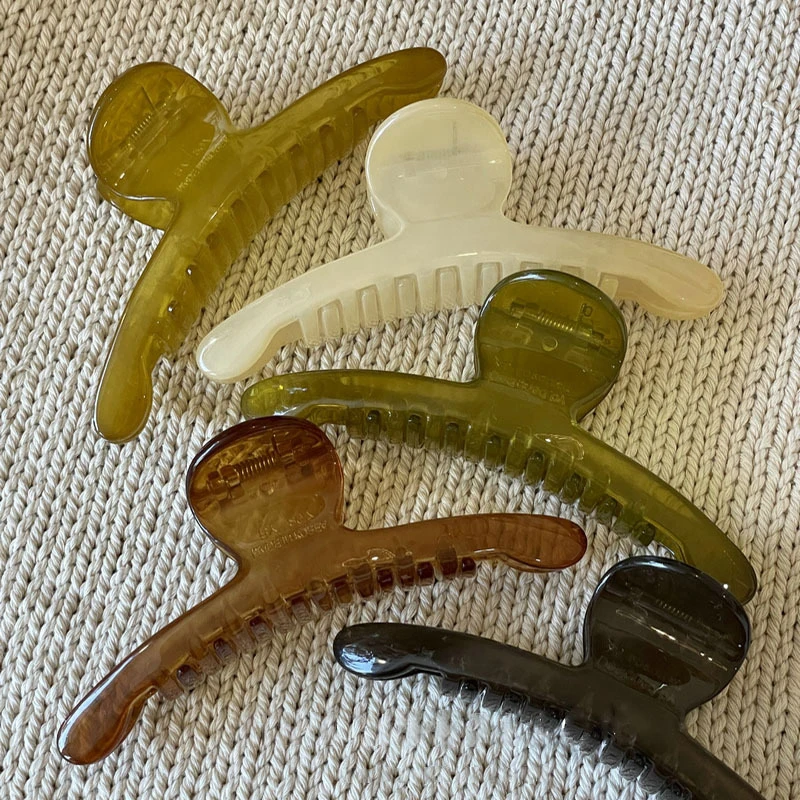 

2023 New Avocado Tawny Hair Claws Catch Clip Large Shark Clip Ins Korea Morandi Color Hairpin Plate Hair Bath Women Accessorie