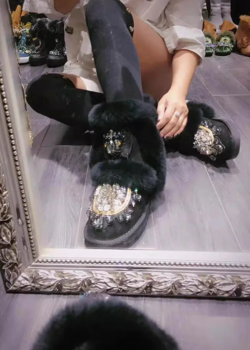 Зимние ботинки с вышивкой круглым носком