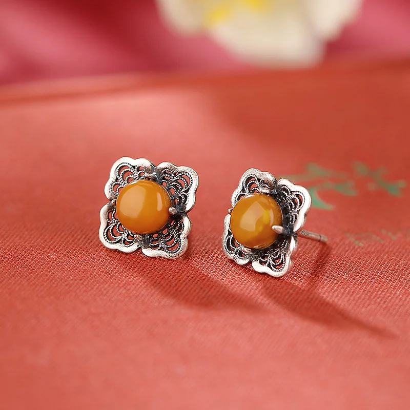

Yilu Silver S925 Pure Matte Old Lucky Cloud Ruyi Honey Wax Square Hollow out Female Earrings