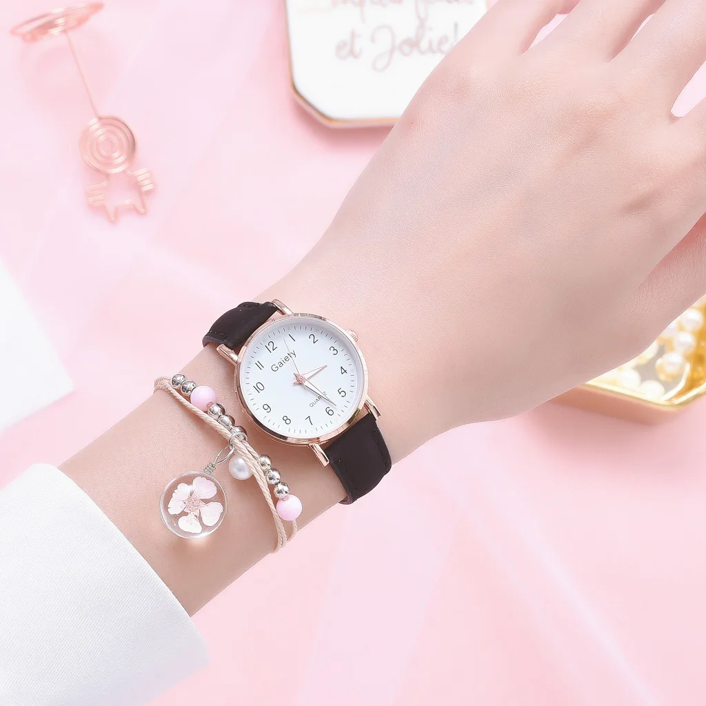 

Mode Horloge + Armband Dames Nieuwe Quartz Horloge Set Meisjes Wilde Mode Zwarte Riem Ronde Horloge En Roze Hanger Armband