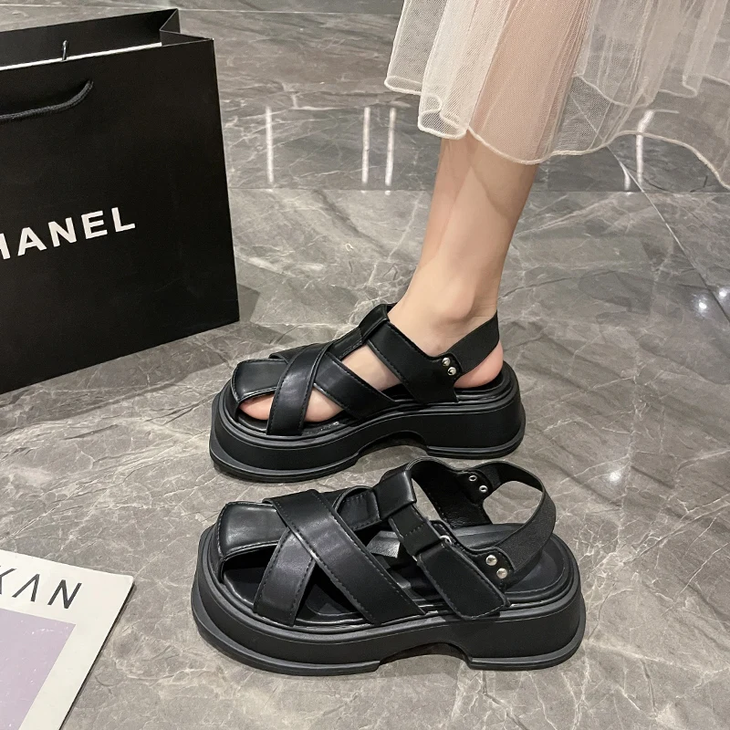 Сандалии пляжные женские на танкетке Роскошные туфли с закрытым носком