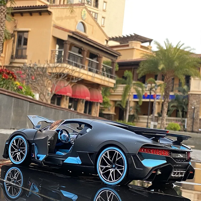 

1:24 Bugatti Divo Alloy Sports Car Model Diecasts Metal Toy Vehicles High Simulation Decoration Collection Toy For Children Gift