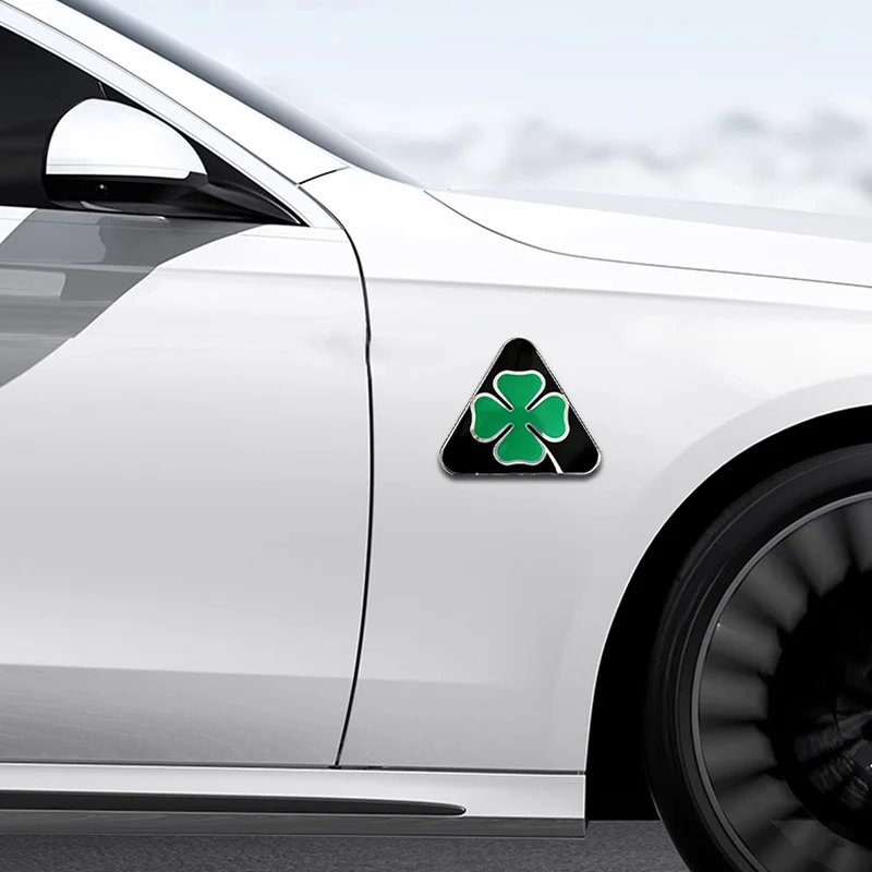 Фото Наклейки на кузов автомобиля Alfa Romeo, аксессуары для авто, карбоновые наклейки в виде четырехлистного клевера, алюминиевые декоративные наклейки на крылья. №5