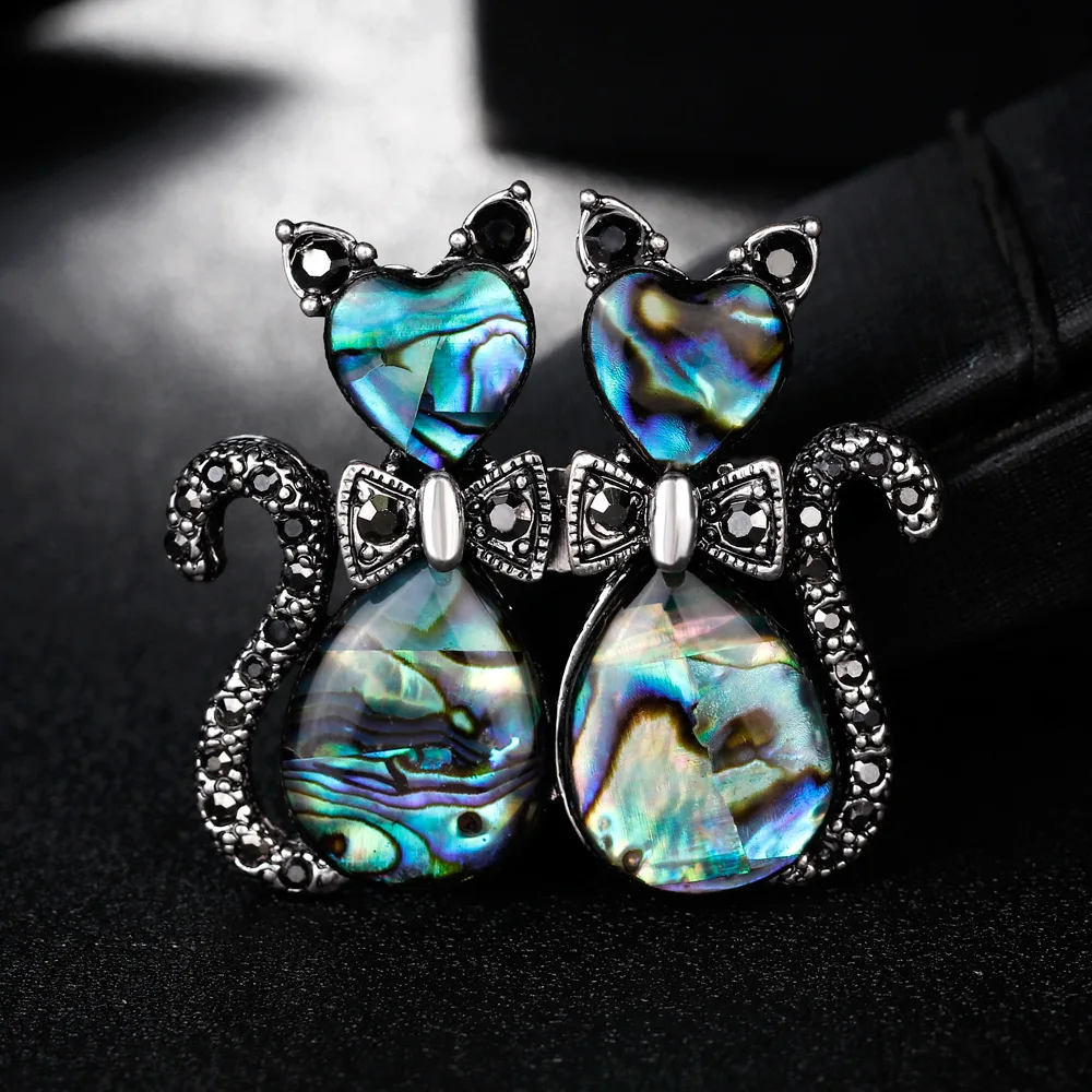 Эмалированная металлическая брошь с изображением котенка животного