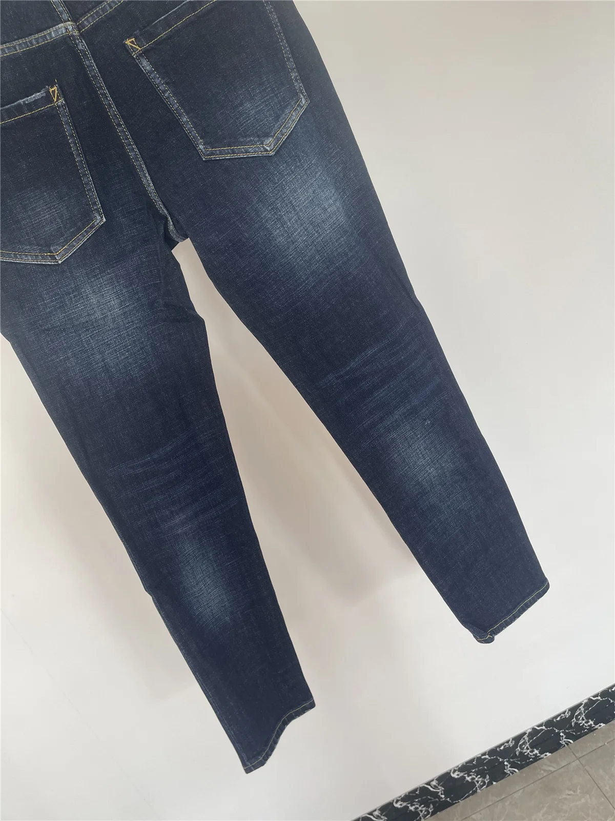 Осень 2024 новые модные мужские потертые шлифовальные дырки нашивка декоративная