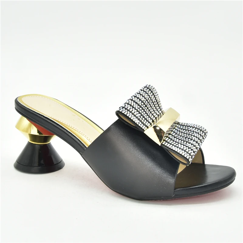 Туфли-лодочки женские с открытым носком на высоком каблуке |