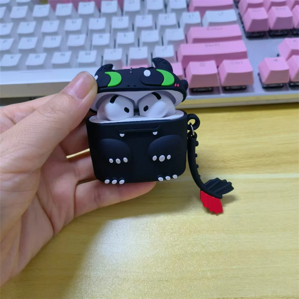Силиконовый чехол для наушников AirPods 4-го поколения