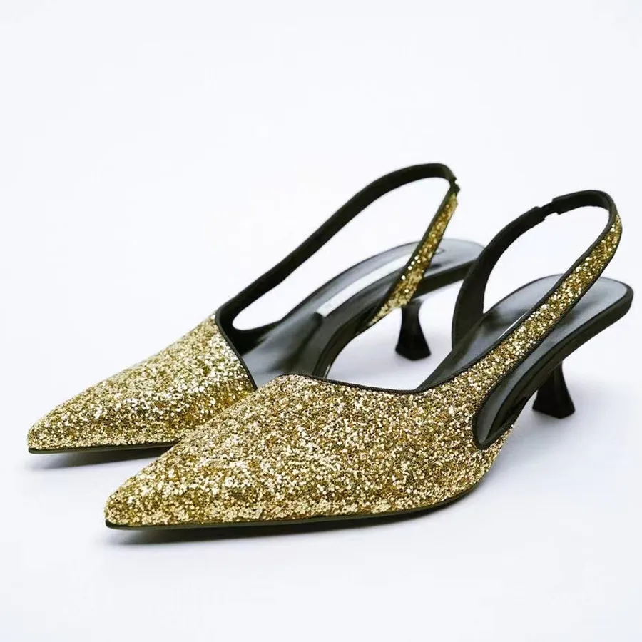 

Туфли женские демисезонные с острым носком и золотыми блестками