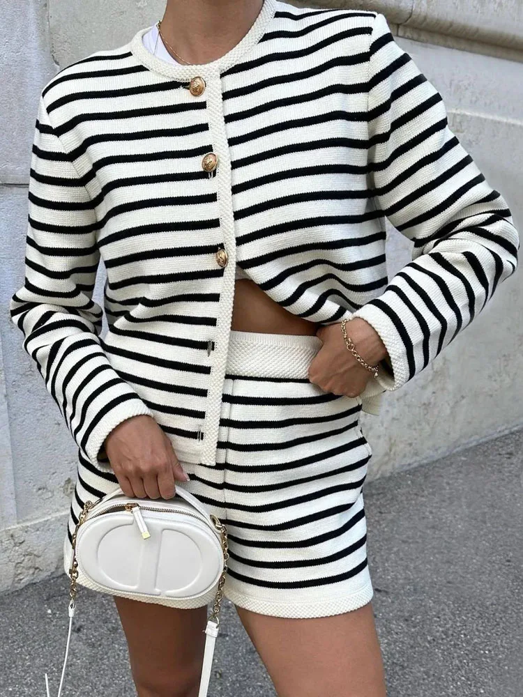 Женский полосатый кардиган на пуговицах