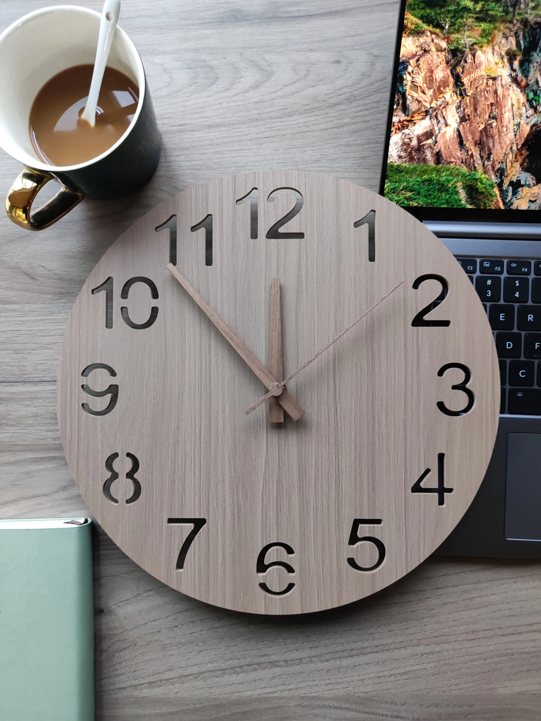 

Wooden silent clock Environmental ProtectionLiving Room Bedroom Dining Room Coffee Shop Tea Room Yoga Room Clock