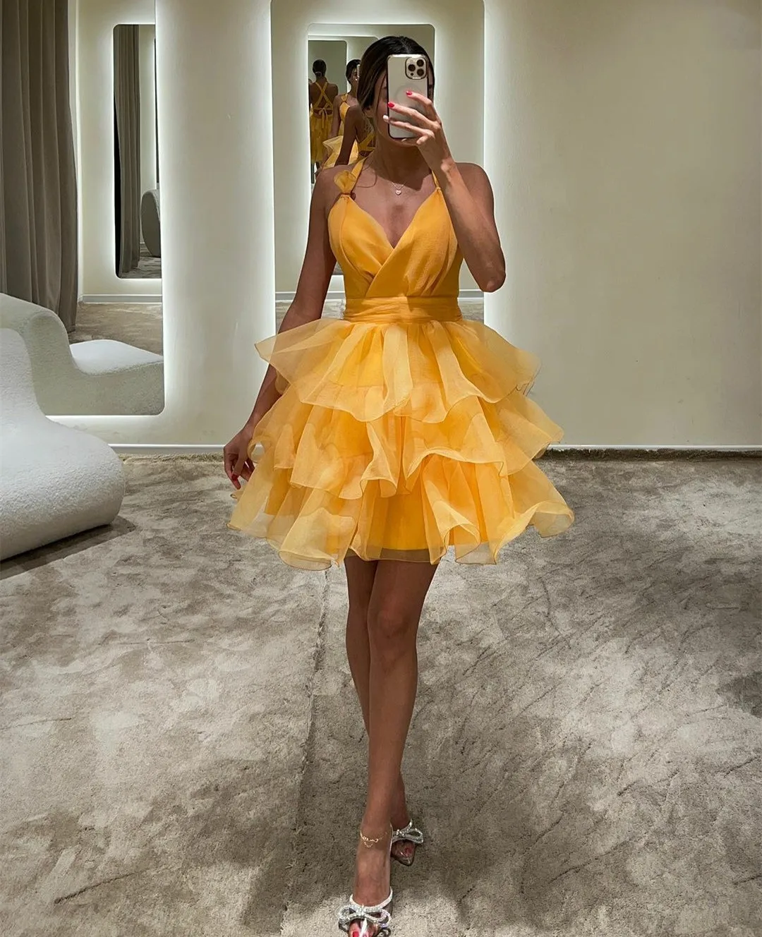 

Elegant Short Yellow Pleated Evening Dresses A-Line Organza V-Neck Mini Length حزب اللباس Vestidos de Noche Prom Gowns for Women