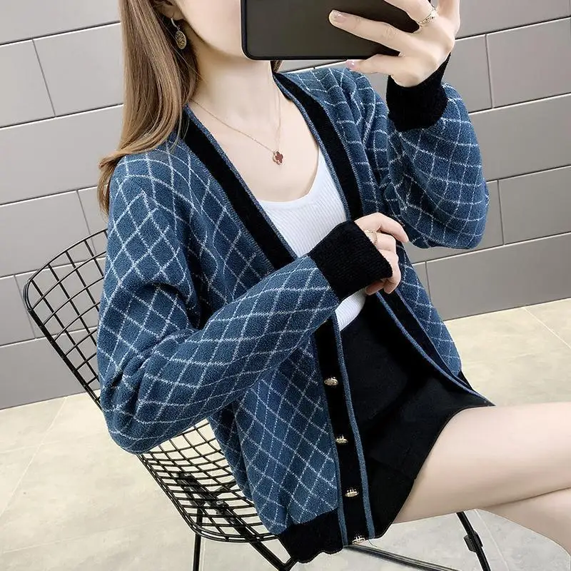 

V-neck knitted cardigan sweater women short plaid small outer wear autumn and winter 2023 new style foreign sweater coat women