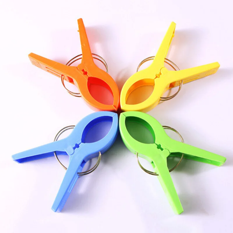 

4pcs /set ABS Beach Towel Clips, Large Plastic Windproof Clothes Hanging Peg Quilt Clamp Holder for Beach Chair