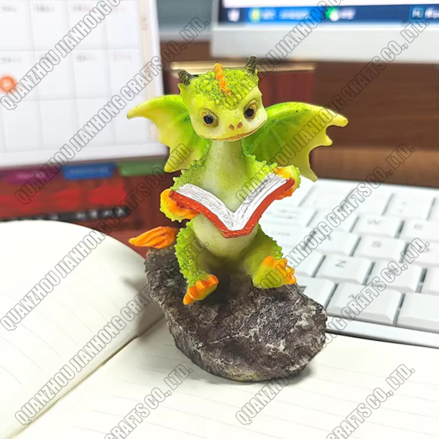 Дракон сидящий на камне миниатюрная статуя животного из смолы декор фигурка