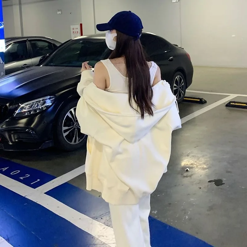 Рисунок 3 - Серый кардиган большого размера