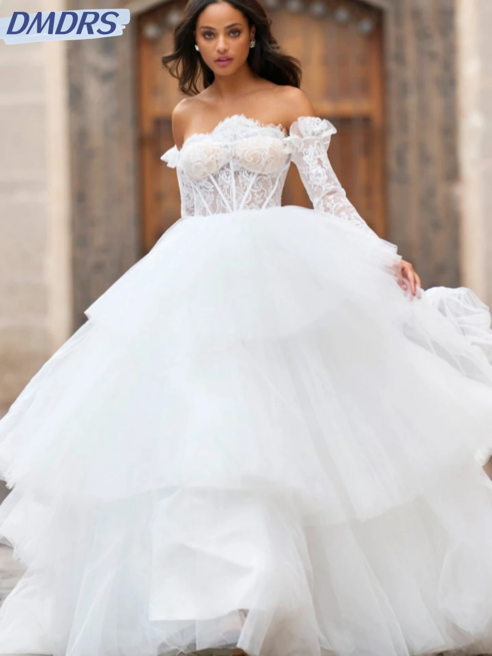 

Graceful Off The Shoulder Long Sleeve Bride Robe Classic Lace Bridal Gown White Ball Gown Long Wedding Dress Robe De Mariée