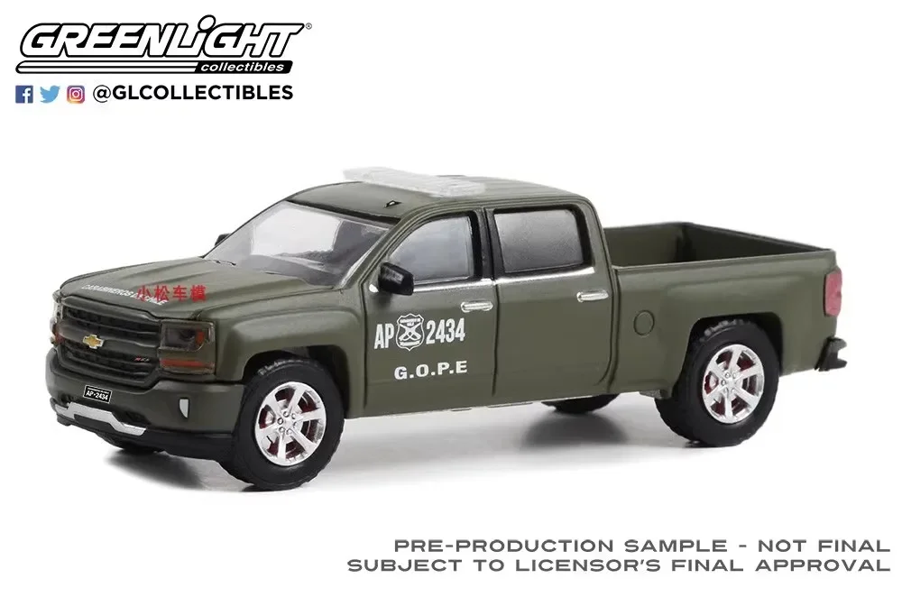 Модель автомобиля литая из металлического сплава для Chevrolet Silverado Z71 1:64 2018