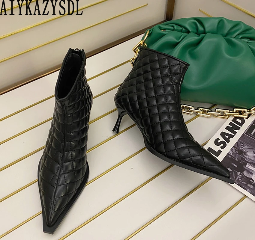 

Модные Дизайнерские ботильоны AIYKAZYSDL 2022 с острым носком, Прошитые короткие ботинки из искусственной кожи на низком каблуке, ботинки с котята...