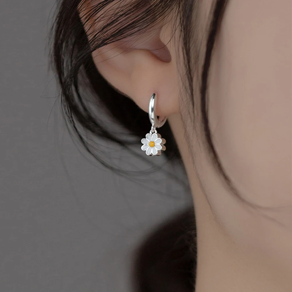 

2023 New Daisy Flower Pendant Hoop Earrings For Women Korean Sweet Cute Hanging Earrings Girl Wedding Party Jewelry Gift