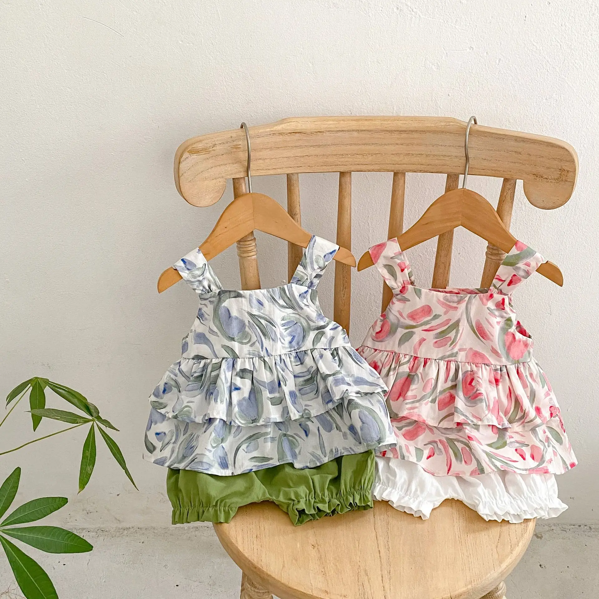 

2023 Summer Baby Clothing Set Flower Tee And Bud Shorts 2 PCS GirlsSuit