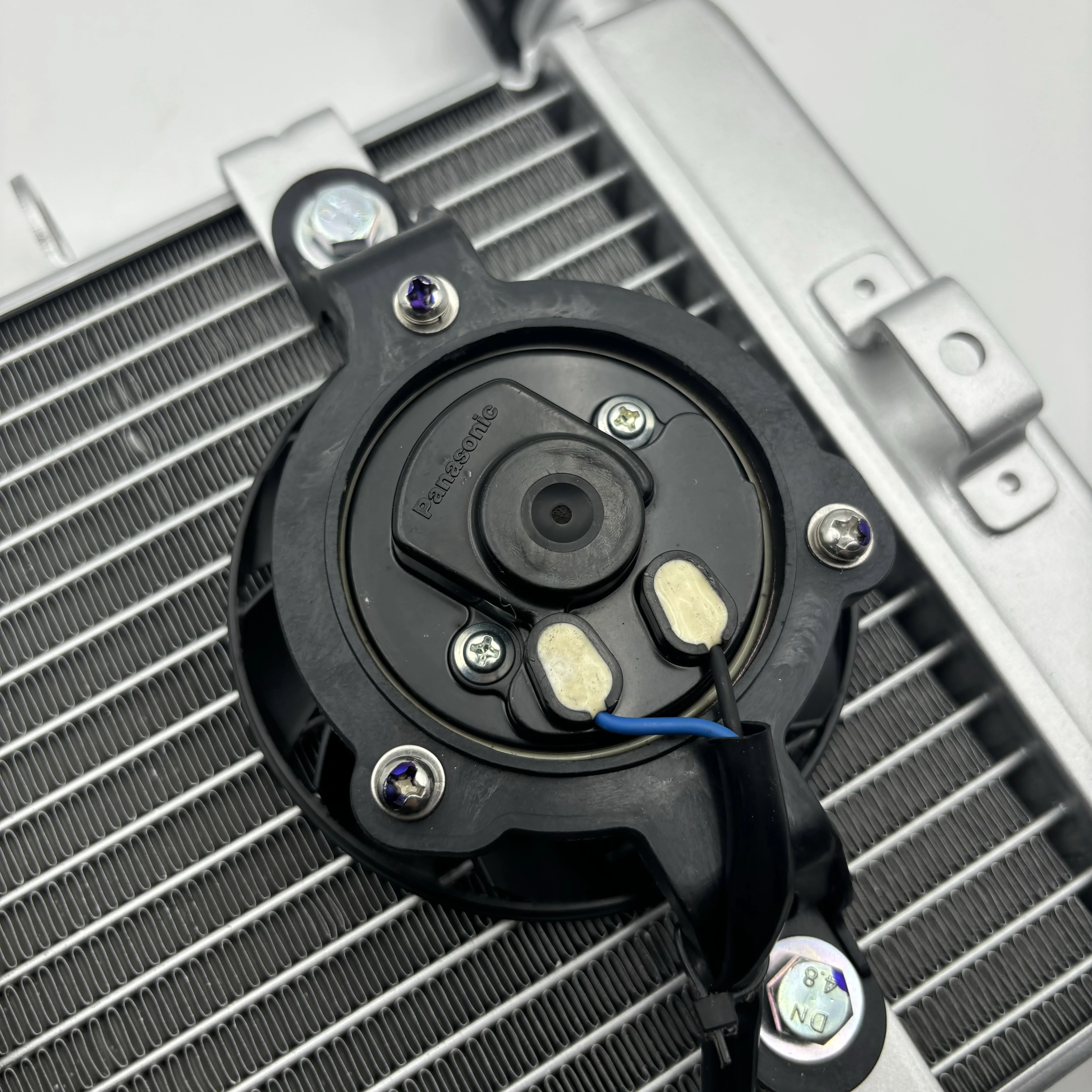 Подходит для Fb Mondial Hps 300 аксессуары мотоциклов резервуар воды в сборе радиатор