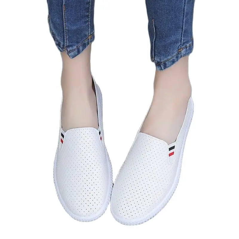 Кроссовки женские из ПУ кожи без застежки плоская подошва вырезные лоферы