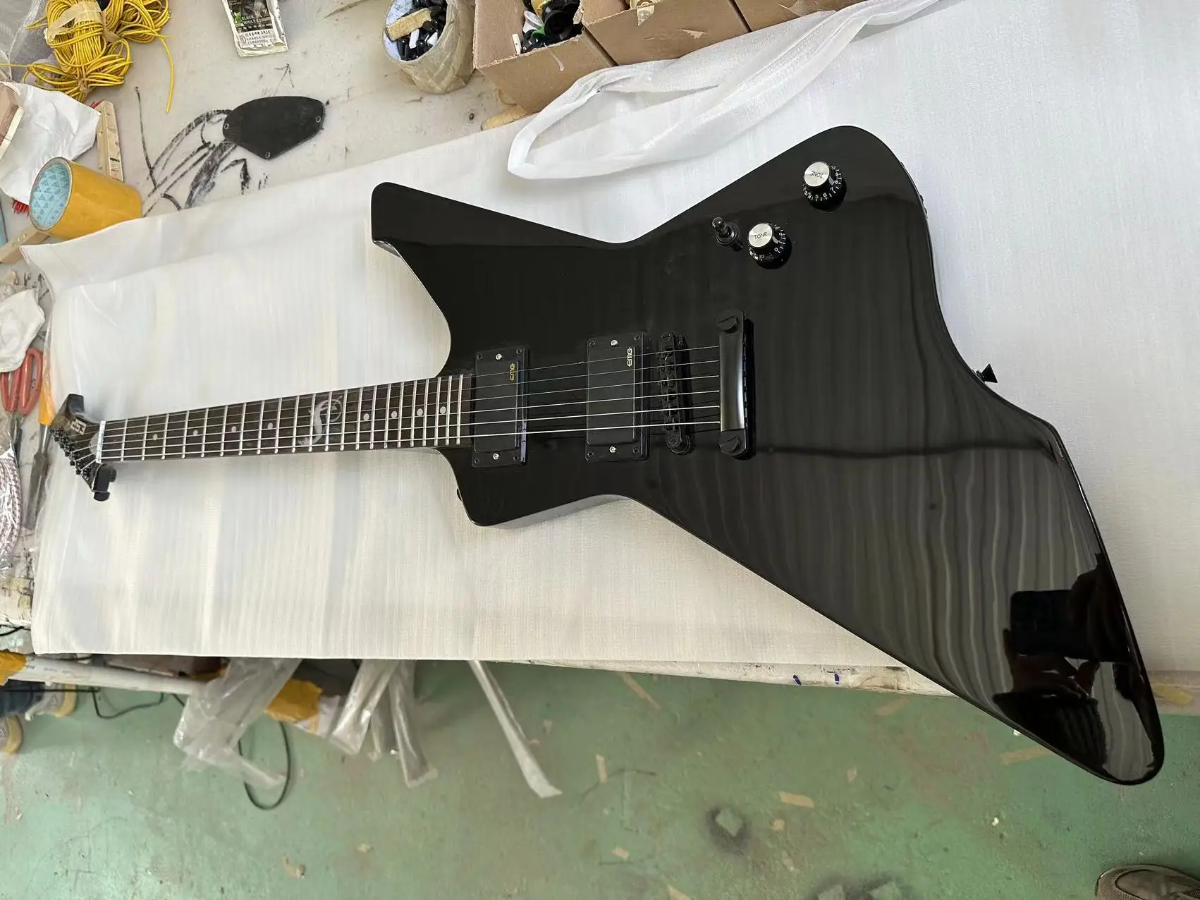 Высококачественная электрогитара с цоколем ESP Custom Shop, белая электрогитара