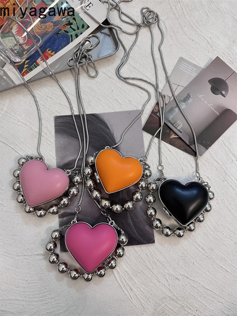 Женская мини-сумка с цепочкой на плечо