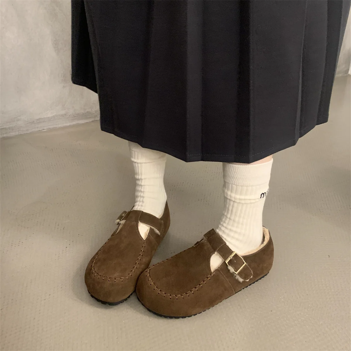 Зимняя женская обувь без шнуровки осенняя мокасины осеннее новое платье мягкие