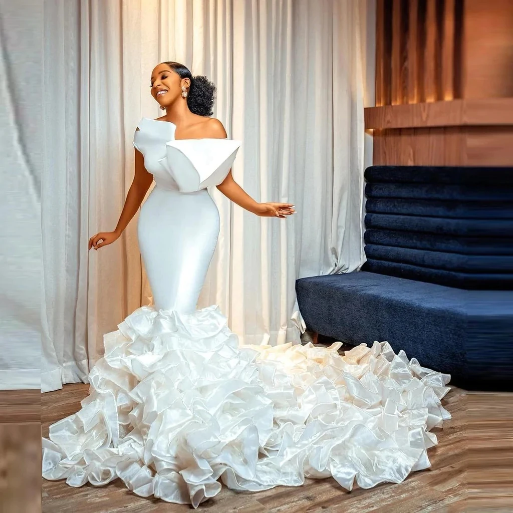 

Plus Size Satin Mermaid Wedding Dresses Sweep Train Organza Multi-Layered Ruffles Bridal Gowns Dubai Arabic Vestido De Noiva