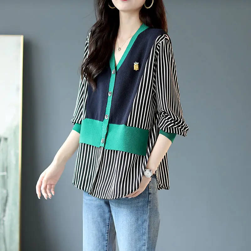 Stitching V-neck knitted cardigan women's long-sleeved striped shirt spring new 2022 loose casual top  Streetwear