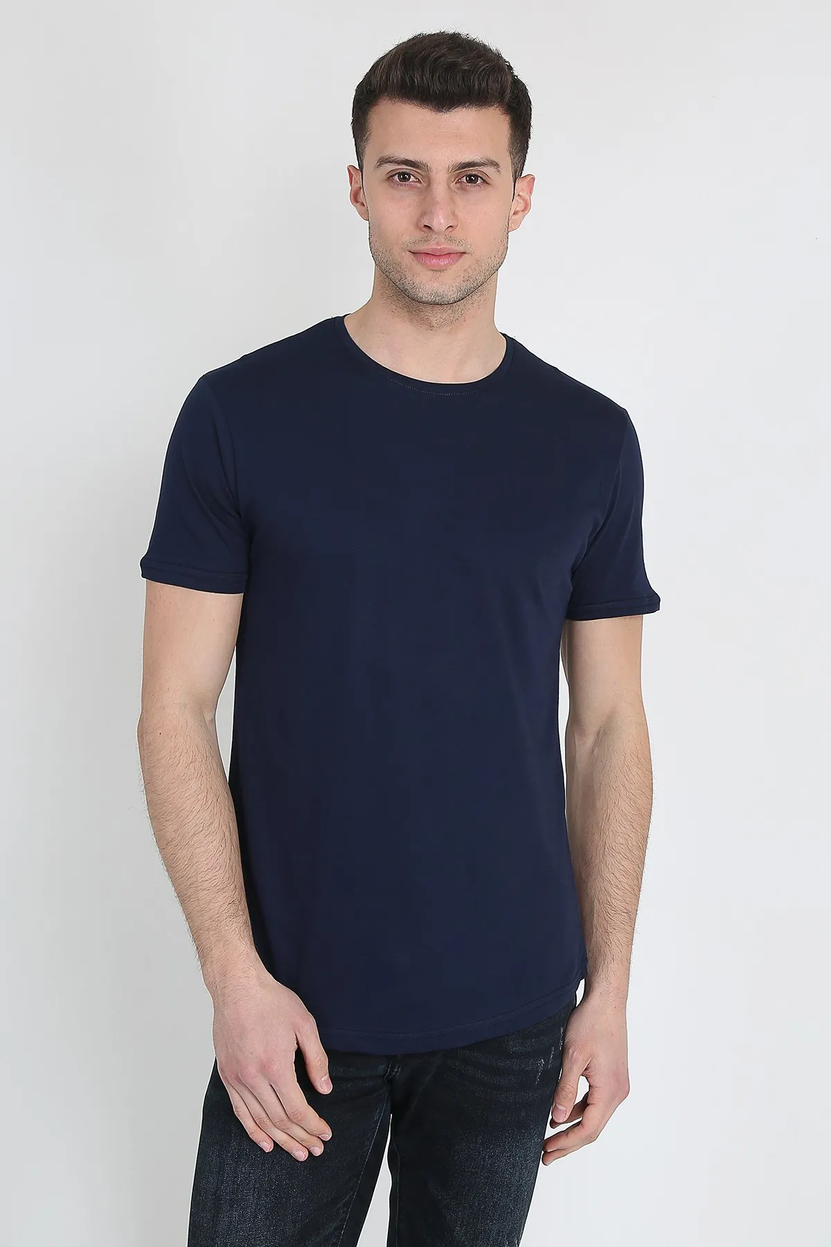 

Male Short-Sleeve Oval Cut Basic T-Shirt 21K-3400741-01 Navy Blue