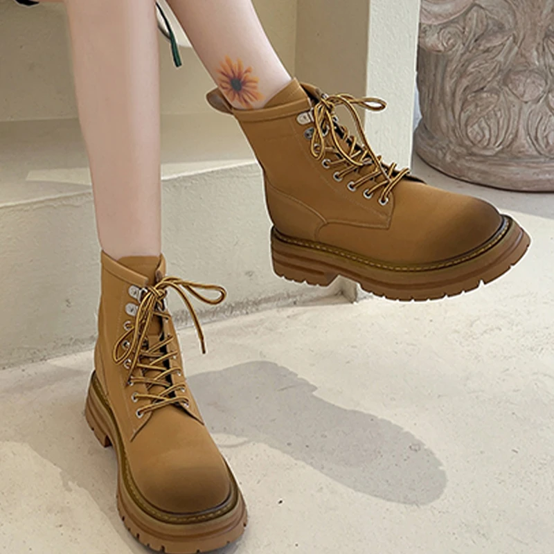 

Женские нескользящие ботинки на платформе, повседневные ботильоны на шнуровке, римские мотоциклетные ботинки на низком каблуке, Осень-зима...