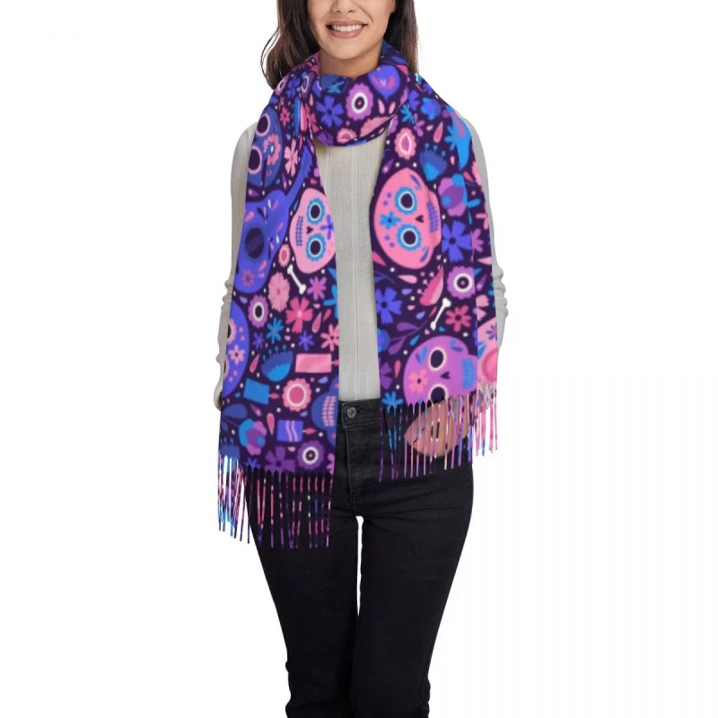 Рисунок 2 - Модная зимняя теплая шаль с надписью