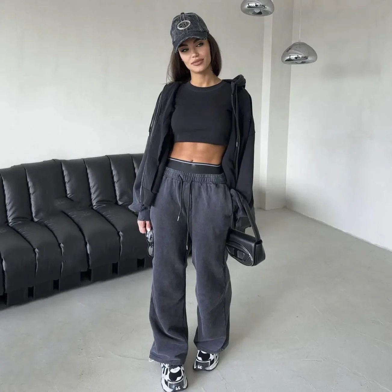 Толстовка с капюшоном прямые брюки спортивный костюм осенний комплект из трех