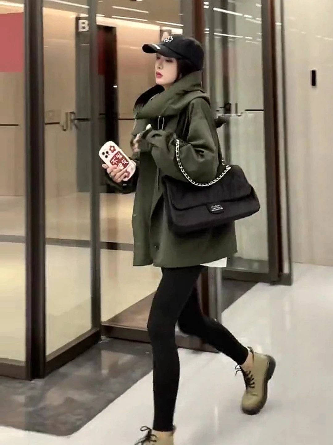 Ветровка с капюшоном женская маленькая свободная универсальная куртка