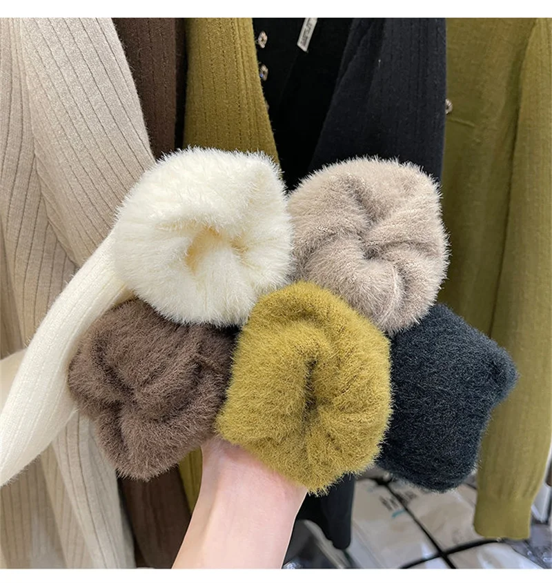 Женский утепленный вязаный пуловер с бархатной подкладкой