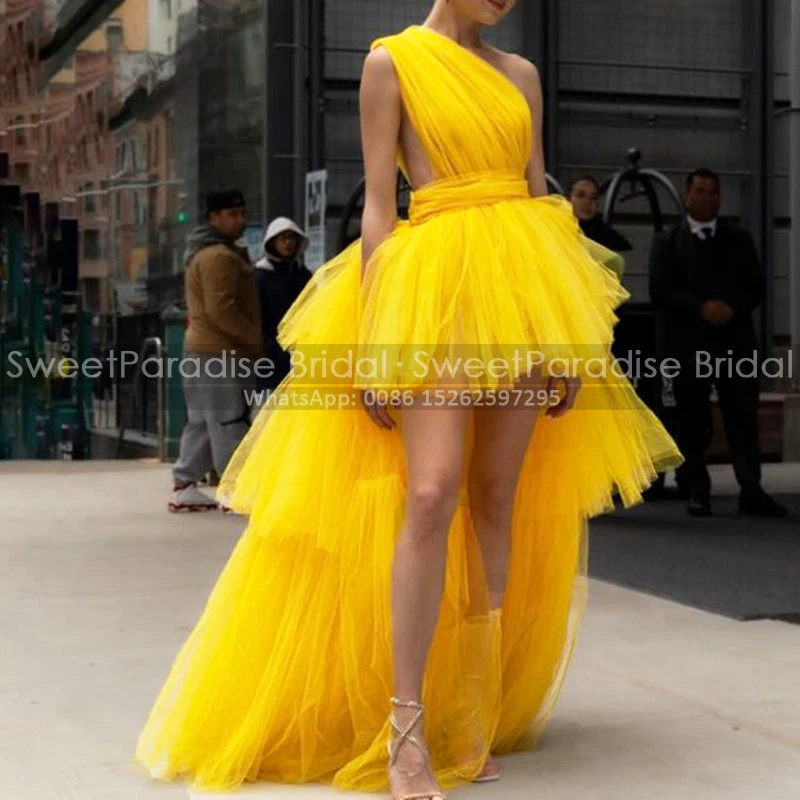 

Женское длинное вечернее платье с одним открытым плечом