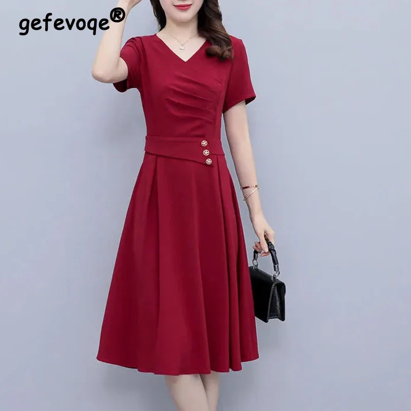 Женское летнее платье с рюшами и высокой талией однотонное облегающее средней