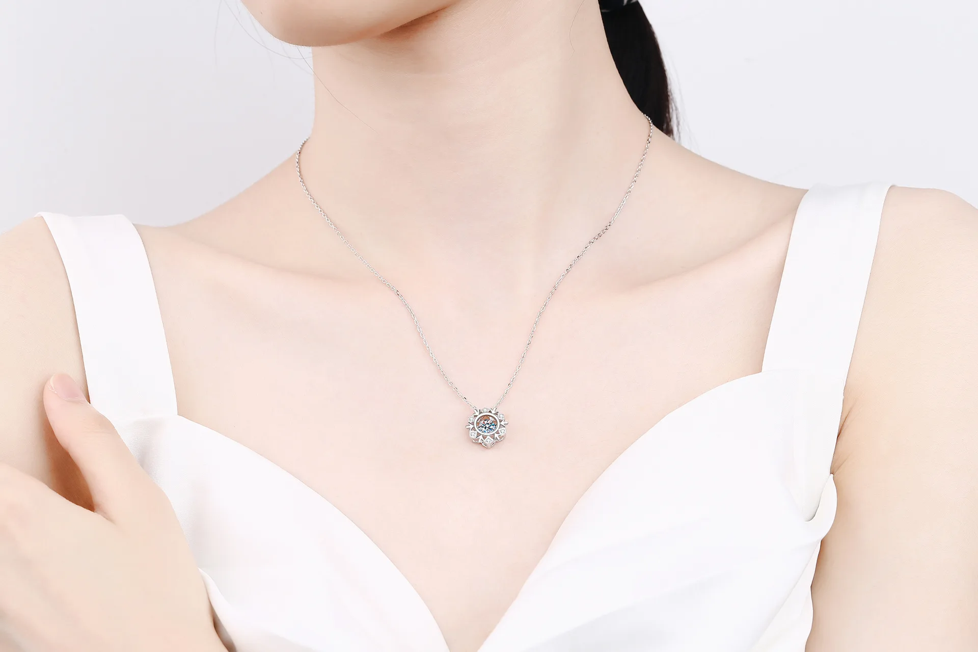Fashion 0.5ct Moissanite 925 Sterling Silver Snowflake Pendant Necklace for Woman Girls Christmas Valentine's Day Gift Jewelry